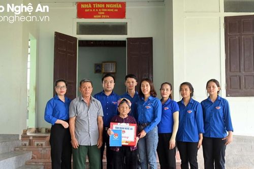 'Hành trình đỏ' tri ân những người vợ, người mẹ anh hùng