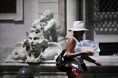 Italy công bố các biện pháp y tế khẩn cấp đối phó với nắng nóng