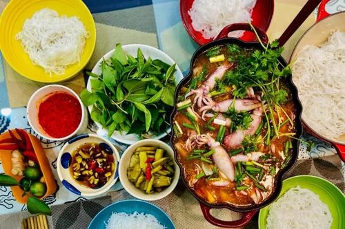 Cuối tuần nấu món bún mực chuẩn vị, ngon ngọt lạ miệng