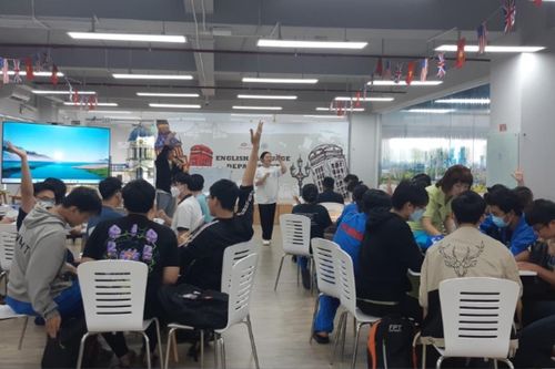 Trường ĐH FPT có một căn phòng giúp sinh viên 'lên trình' Tiếng Anh cực nhanh