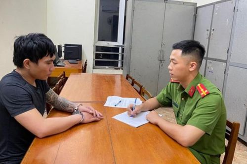 Vờ mượn điện thoại của bé 12 tuổi, người đàn ông sau đó bất ngờ có hành động xấu