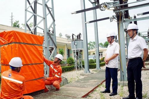 Tổng Công ty Điện lực miền Bắc kiểm tra công tác ứng phó cơn bão số 1 tại Thanh Hóa