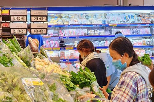 Biến động thế giới tiếp tục ảnh hưởng tới hoạt động thương mại và dịch vụ