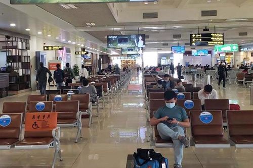 Bão Talim suy yếu khiến ba sân bay vội vã mở cửa trở lại