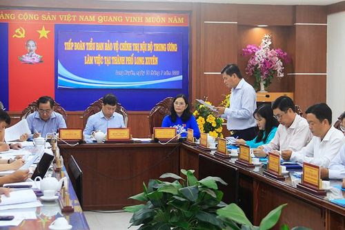 Tiểu ban Bảo vệ Chính trị nội bộ Trung ương làm việc tại TP. Long Xuyên