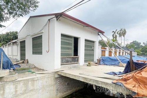 Xử lý vi phạm hành chính đối với hộ dân xây dựng công trình vi phạm hành lang công trình thủy lợi tại xã Phong Niên