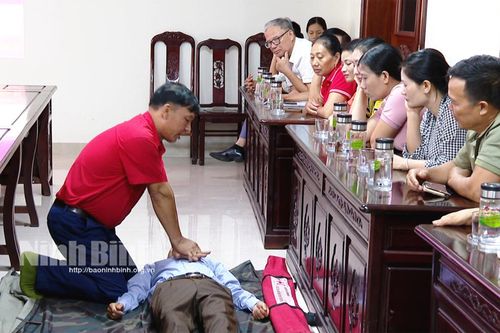 Tập huấn nâng cao kiến thức và kỹ năng sơ cấp cứu-cứu đuối nước