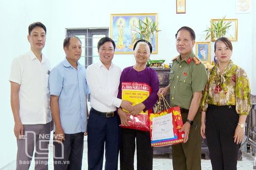 TP. Phổ Yên: Thăm, tặng quà người có công với cách mạng