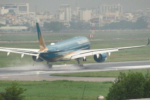 Hàng không hủy nhiều chuyến bay tránh bão Talim