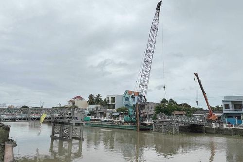 Cầu tạm bị sập do thử tải vượt cho phép gấp nhiều lần