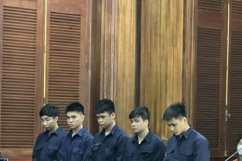 Tiếng nẹt pô 'xô' 5 thanh niên vào tù