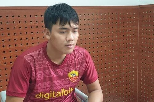 Đôi vợ chồng hành hung cô gái trước nhà nghỉ đã ra đầu thú