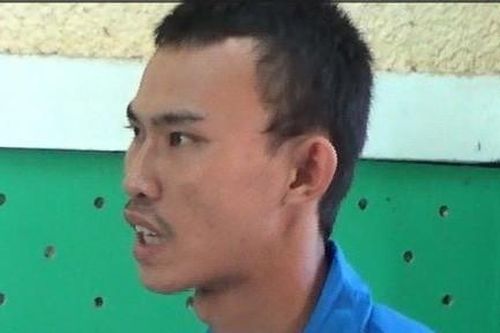 Cha dượng dùng ruột xe tẩm dầu đốt con riêng của vợ để… hả giận