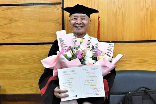Cụ ông 78 tuổi tốt nghiệp bằng giỏi trường Luật muốn học lên bậc cao hơn