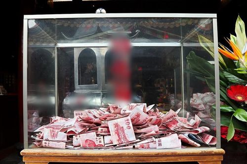 Bị bắt quả tang trộm tiền công đức, đạo chích cố cãi: 'Bồ tát cho vay'
