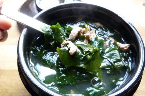 Cách nấu canh rong biển thanh mát, giàu dinh dưỡng cho ngày hè