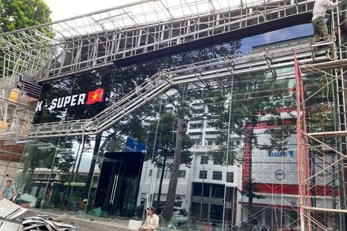 Khai trương được hơn 1 tháng, showroom của 'trùm siêu xe' Phan Công Khanh bị dỡ bỏ