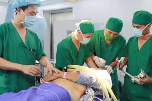 Ứng dụng hệ thống cảnh báo thần kinh trong phẫu thuật u não xâm lấn phức tạp
