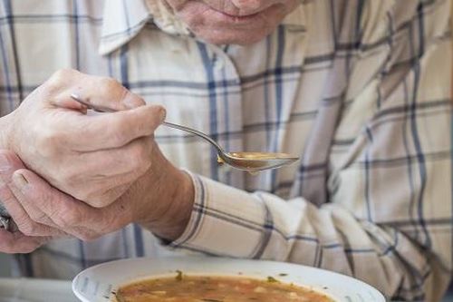 3 lưu ý để phòng ngừa té ngã ở những người bệnh Parkinson