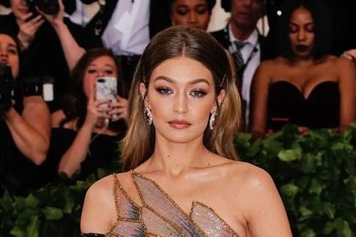 Siêu mẫu Gigi Hadid bị bắt giữ vì tàng trữ chất cấm khi đi du lịch
