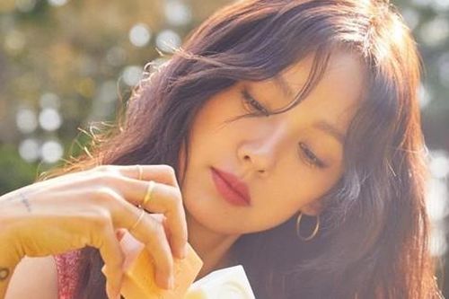 'Flex' như Lee Hyori: Chỉ thả nhẹ một thông báo đã khiến loạt thương hiệu rần rần