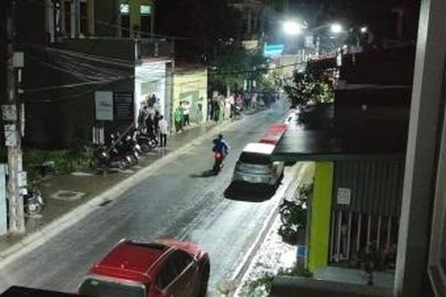 Bố đẻ dao đâm tử vong con trai