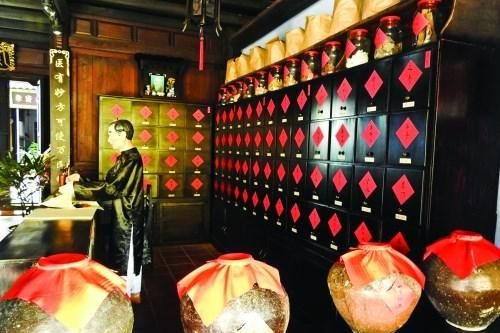 Du khách đến Hội An tăng mạnh