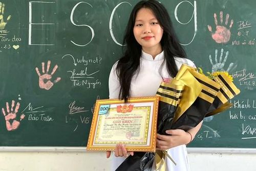 Quảng Nam: Nữ thủ khoa chia sẻ bí quyết học bài để thi đạt điểm cao