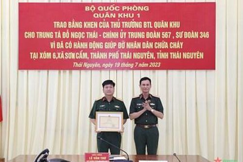 Bộ tư lệnh Quân khu 1: Khen thưởng cán bộ có hành động dũng cảm giúp nhân dân dập tắt hỏa hoạn