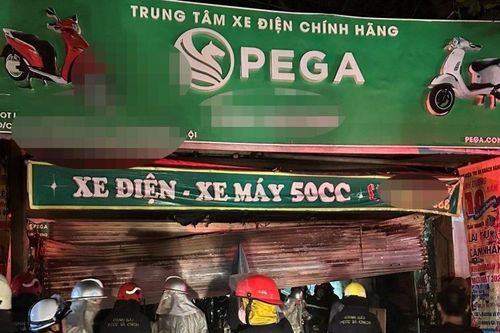 Hà Nội: Cháy nhà bán xe máy điện lúc rạng sáng, 3 người tử vong