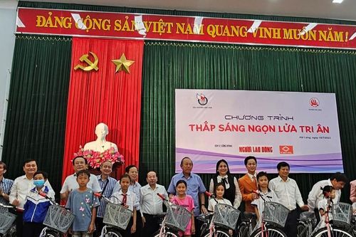Hội Nhà báo Việt Nam tổ chức Chương trình Về nguồn 'Thắp sáng ngọn lửa tri ân' tại Quảng Trị