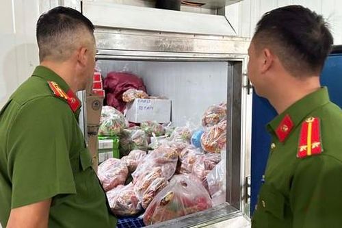 'Phù phép' vú heo thành nầm bò, thực phẩm trôi nổi hóa đặc sản