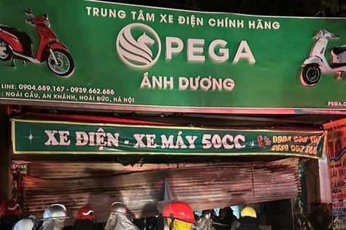Hà Nội: Cháy cửa hàng kinh doanh xe máy điện, 3 người trong gia đình tử vong