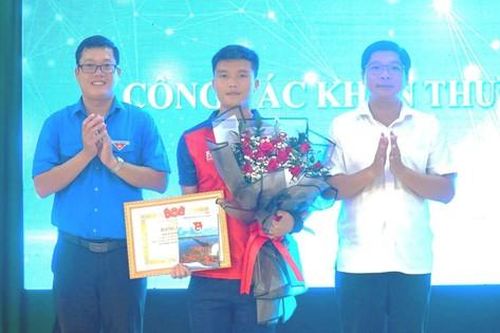 Tỉnh Đoàn TT-Huế khen thưởng 3 vận động viên đạt thành tích cao tại SEA Games 32