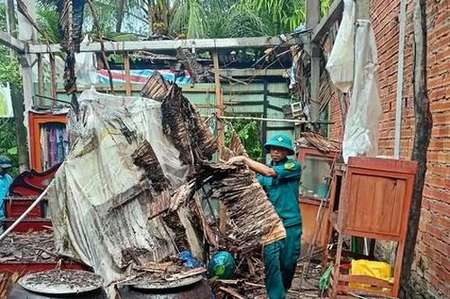 Gần 600 cán bộ, chiến sĩ hỗ trợ khắc phục hậu quả ảnh hưởng bão số 1