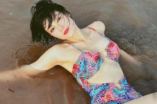 Showbiz 19/7: Thanh Hương mặc bikini khi thoát vai cửu vạn