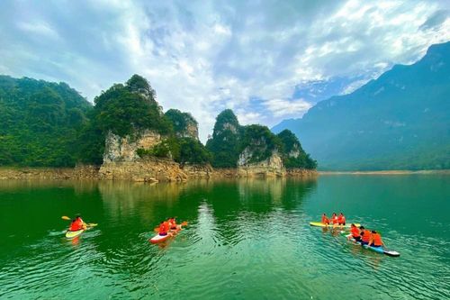 Chèo thuyền Kayak ở Lâm Bình