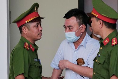 Cựu Phó Giám đốc Công an Hà Nội: Anh Hưng nói trong cặp số có bốn chai rượu là trơ tráo