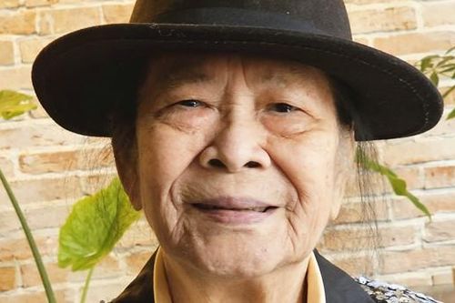 'Đệ nhất danh ca' Minh Cảnh U90 khỏe mạnh, sống cùng mẹ con trò cũ