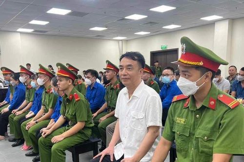 Xét xử ông Trần Hùng với cáo buộc nhận 300 triệu đồng tiền hối lộ