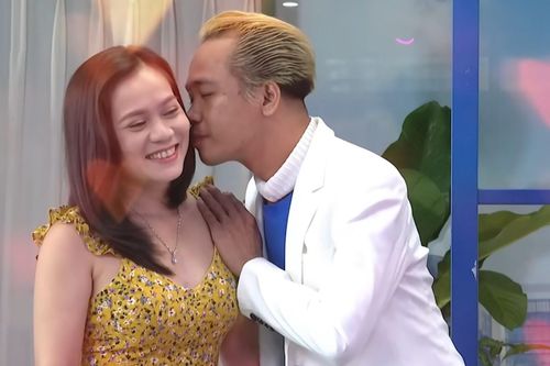 Anh chủ tiệm tóc vừa gặp đã mê cô gái miền Tây xinh đẹp