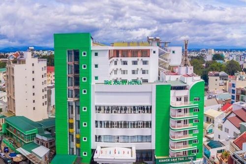 Ngân hàng rao bán khách sạn, nhà hàng của đại gia Tây Nguyên