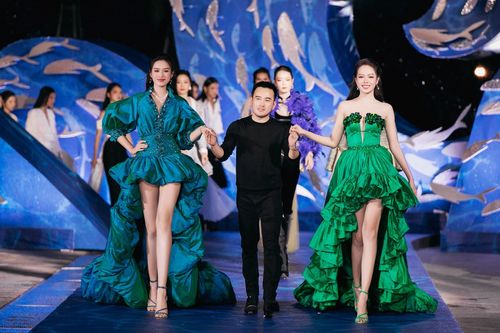 Hoa hậu Đỗ Hà và Thanh Thủy đọ chân dài trong bộ sưu tập của Lê Thanh Hòa