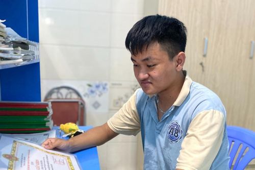 Á khoa khối A toàn quốc: Kết quả là món quà em tặng người cha phụ hồ
