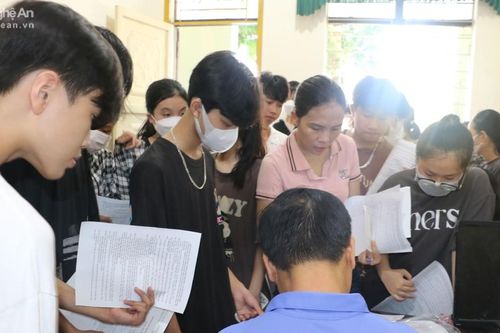 Các trường ở Nghệ An thông báo hạ điểm chuẩn tuyển sinh lớp 10