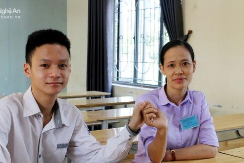Nam sinh được giáo viên chép bài hộ đạt thủ khoa 'kép'