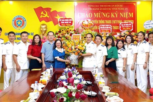 Đoàn đại biểu Quốc hội tỉnh chúc mừng ngày truyền thống ngành Thi hành án Dân sự