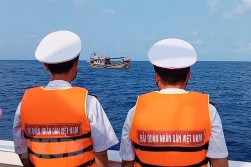 Hải quân Vùng 4 - điểm tựa cho ngư dân vươn khơi, bám biển