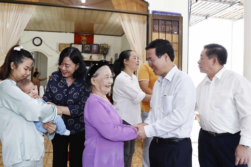 Chủ tịch nước gặp mặt người có công với cách mạng tại Côn Đảo