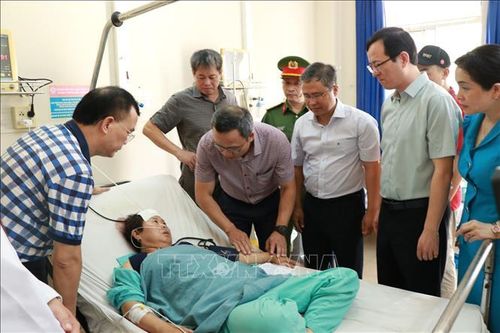 Vụ lật xe khách tại Khánh Hòa: Thăm hỏi, động viên những người bị thương